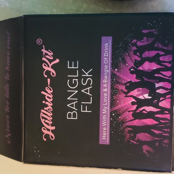 New Hillside kit black round bangle bracelet flask with rhinestone top - Picture 2 of 7